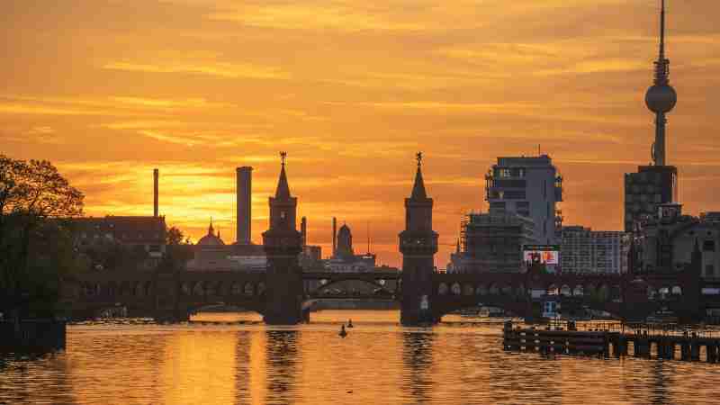 Capture of Oberbaum Bridge and TV Tower against a vibrant sunset over Spree River in Berlin, Germany., tags: deutschland und - pexel